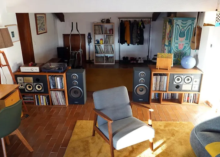 Vic Arts House * אבאירו