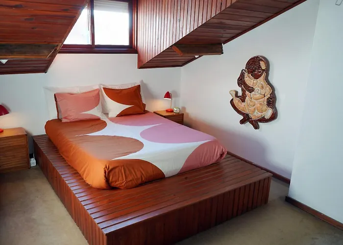 Vic Arts House * אבאירו